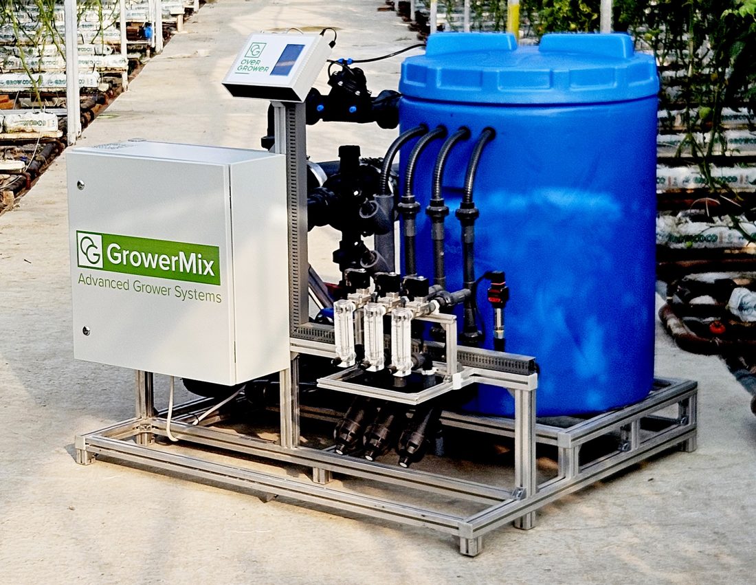 Nutrient dosing and mixing station