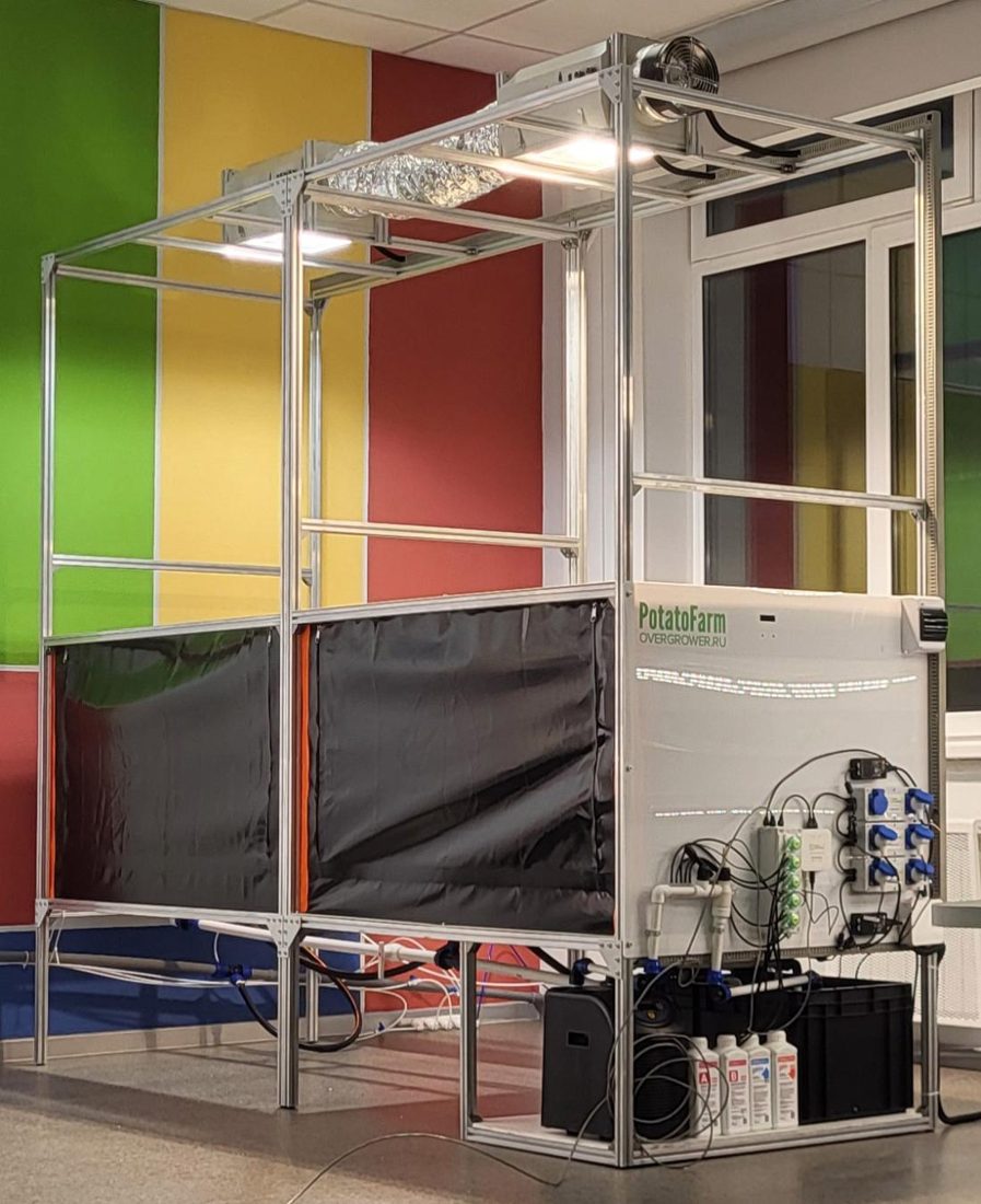 Controlled grow chamber